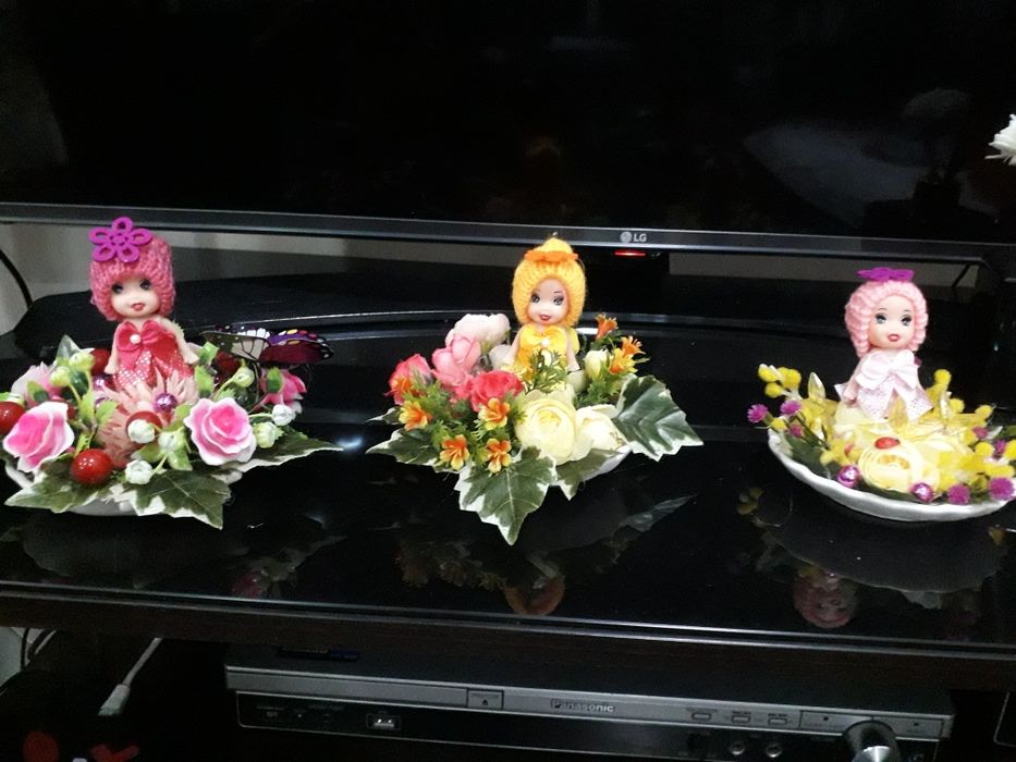 Цветы в горшочках