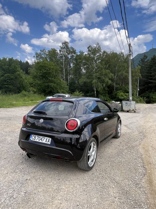 Продавам Алфа Рромео Мито