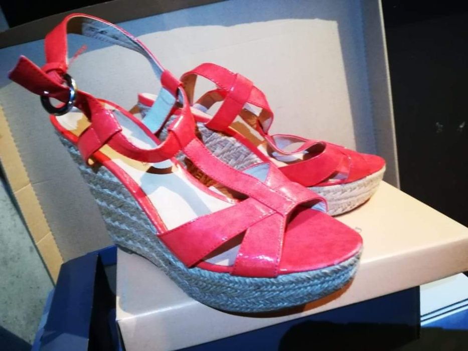 Сандали на платформа