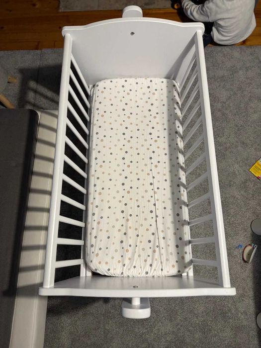 Бебешка люлка с матрак и чаршафи.