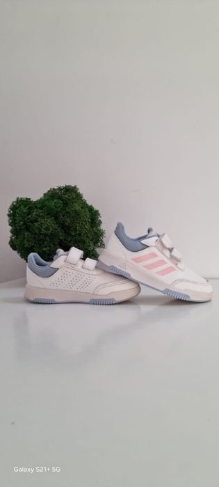 Adidași copii Adidas alb roz, cu scai, comozi, stare foarte buna marimea 27