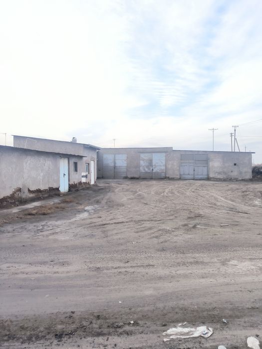 Темир йоли мавжуд склад  йер майдони бн сотилади йоки обмен килинади !