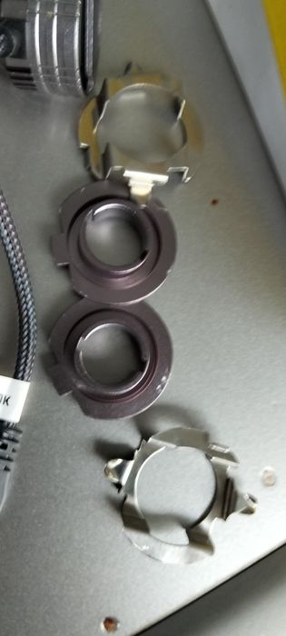 Vand set 2  Leduri 12V H7 6000 K .Pret 250 lei