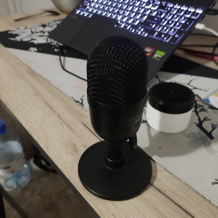 Микрофон Razer Seiren mini
