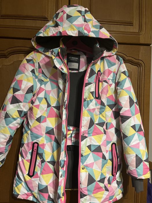 Продам детские куртки, дубленку.