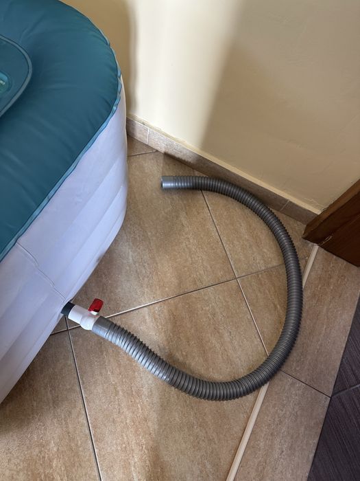 Надуваема вана Tubble с аксесоари (електрическа помпа, маркучи, други)