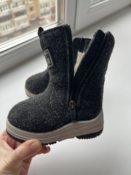 Продам детскую зимнюю обувь