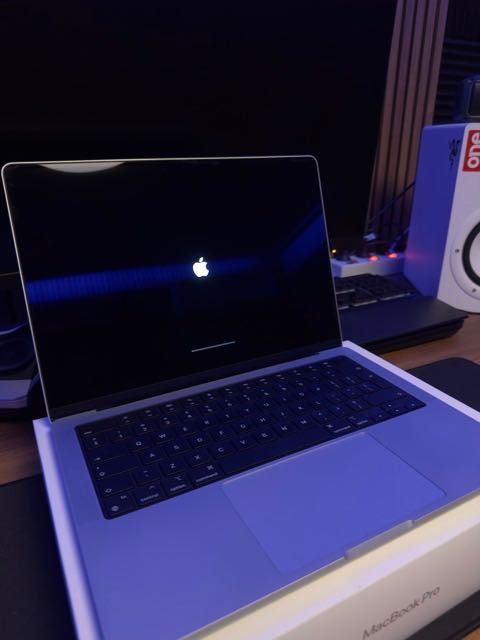 MacBook PRO M4 24gb Ram 12c/16c GPU /512GB SSD