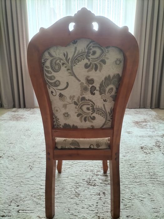 Стол со стульями