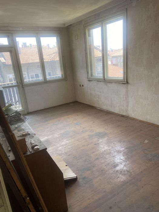 Продава се Четиристаен апартамент в Севлиево - 98 кв.м за 715 €/кв.м - Снимка #2