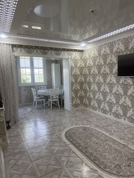 2 комнптная квартира , центр , 77 серия, кирпич, 3 этаж,