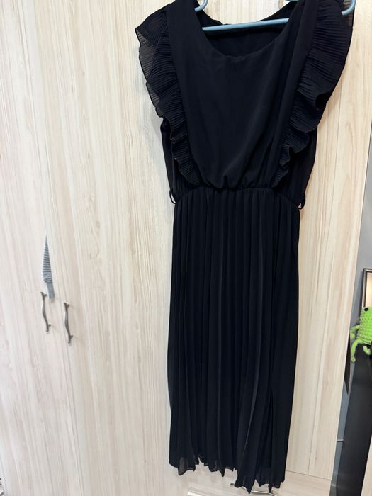 Черна дамска рокля