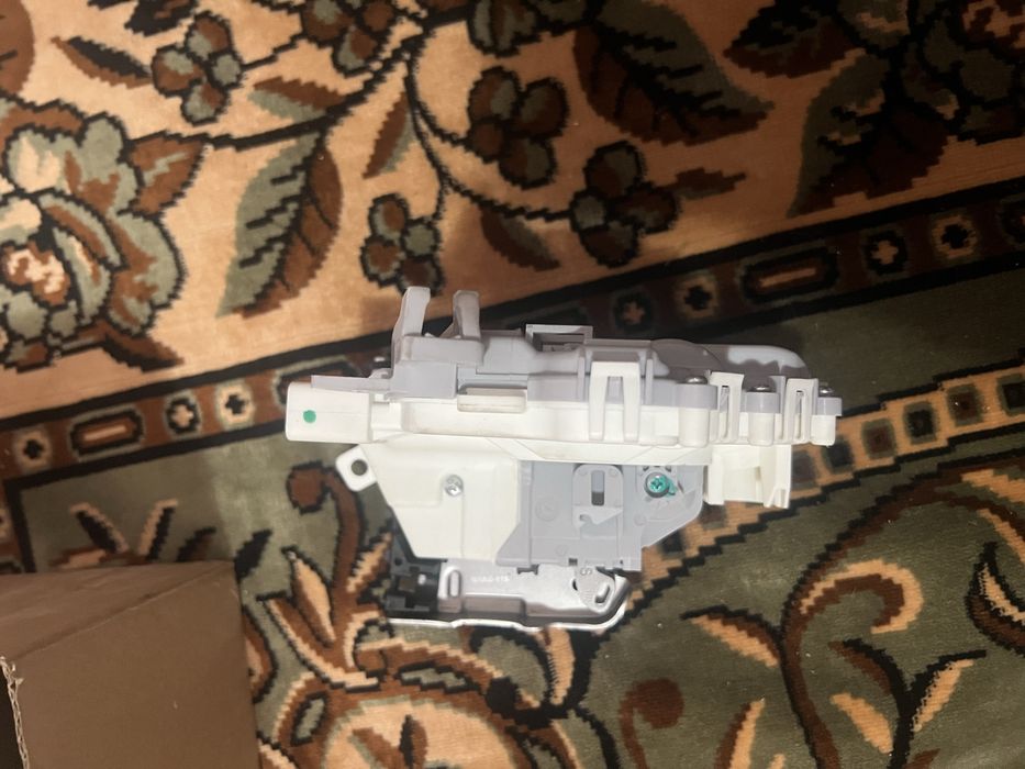 Broasca usa stanga Audi A4 B8