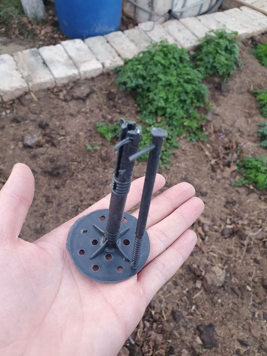 Клипсы на стену для кабеля