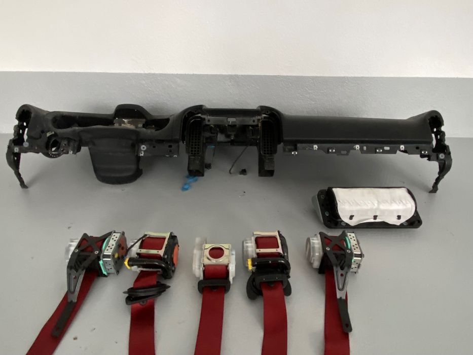 Арматурно табло колани и еирбег за табло за Porshe Cayenne