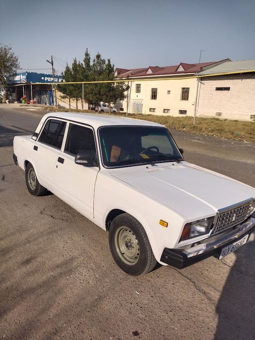 Vaz 2107 sotiladi