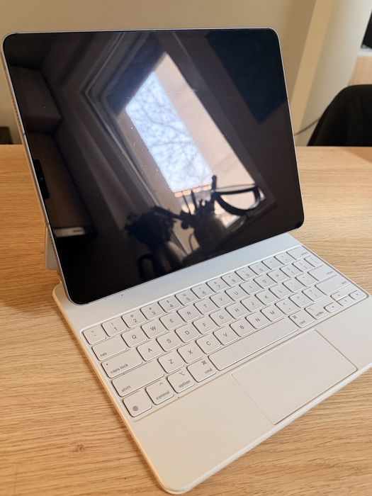 Ipad pro 12.9” (Gen 6)Cellular+ Smart Keyboard Apple- stare impecabila