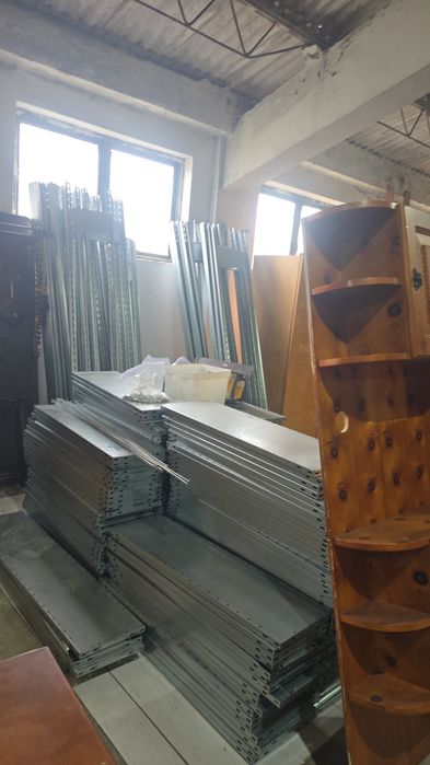 Rafturi metalice 150 kg polița se pot face cu 4 polițe sau 5 polițe pe raft dimensiuni 210 înălțime 105 lungime 35 lățime la mai multe neg