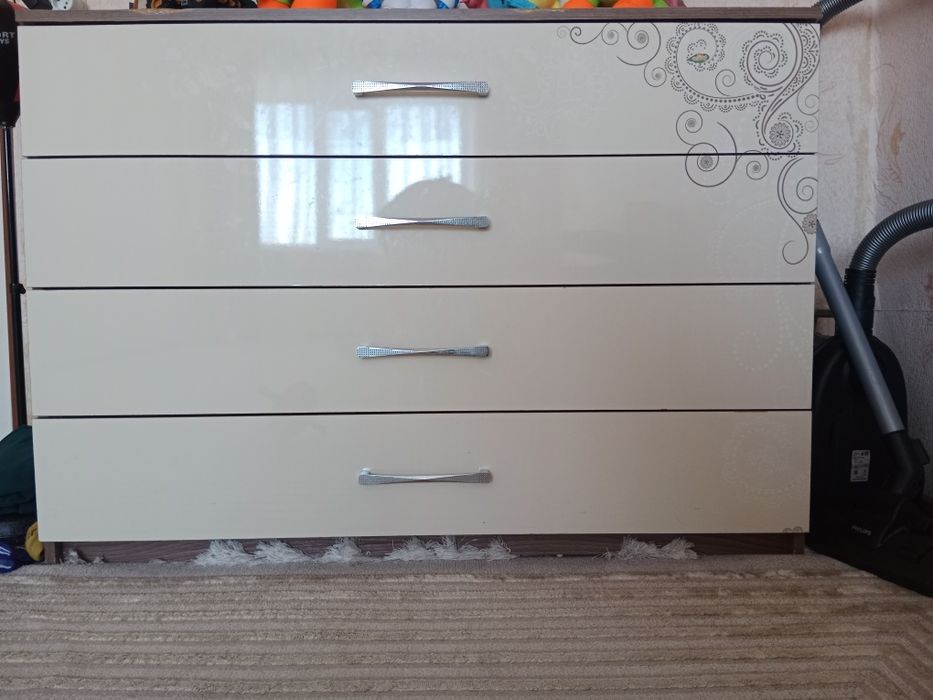 Шкаф и камод сатылады