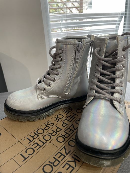 Зимни боти на LC Waikiki и обувки тип пантофки  на H&M