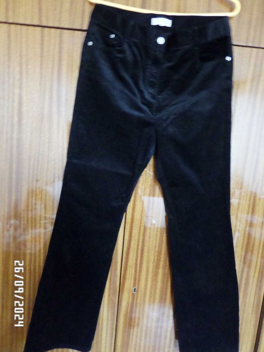 Нови черни джинси от фин рипсен плат