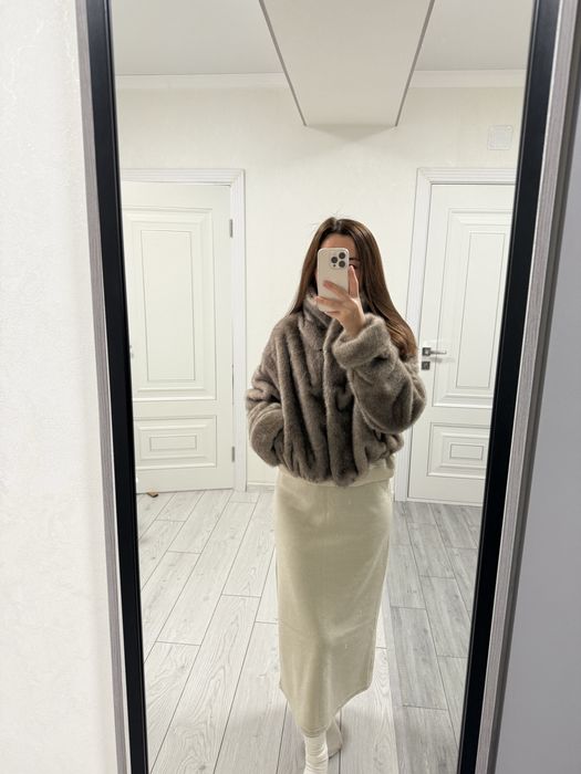 Продаю эко-шубу в стиле бомбера