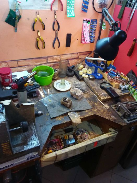 Поправка на златна и сребърна бижутерия