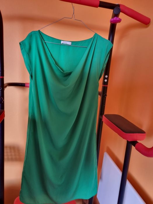 Зелена вечерна рокля