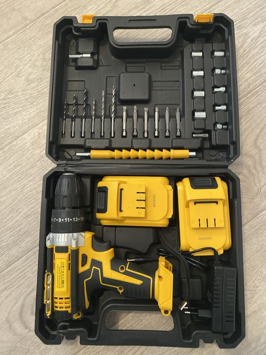 Шуруповерт DeWALT MAKITA