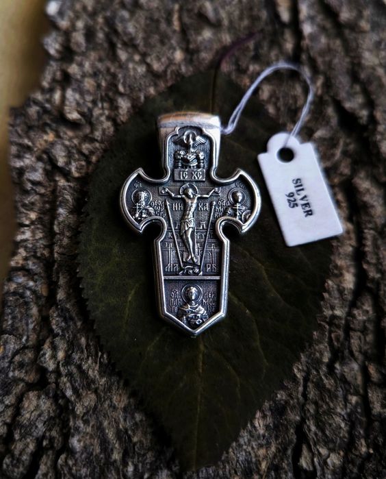 Сребърни кръстове и медальони