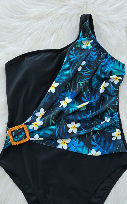 Нов дамски бански размер М