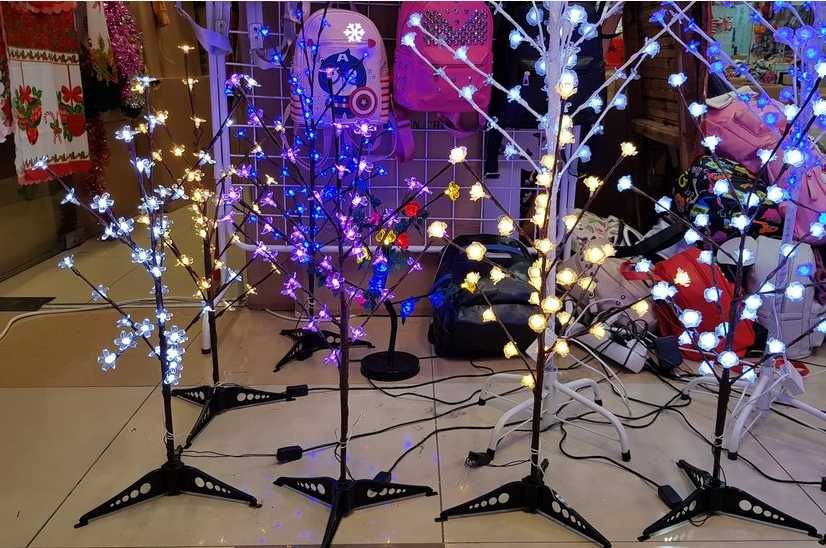 Декоративно Дръвче в Бяло и Топло Бял цвят Офис Декорация Коледа 2022