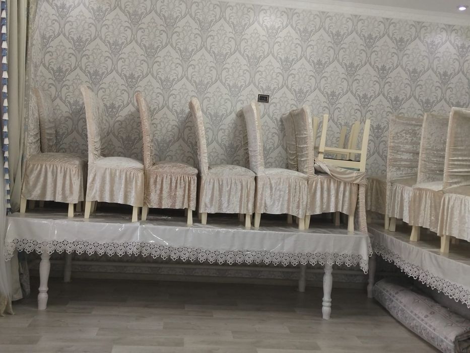 Продам 2 стола со скатертью