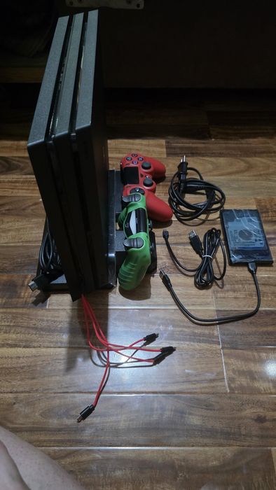 Продам Playstation 4 PRO! 2 джойст + 1тб внешний жд! ПО 9.0 GoldenHen!