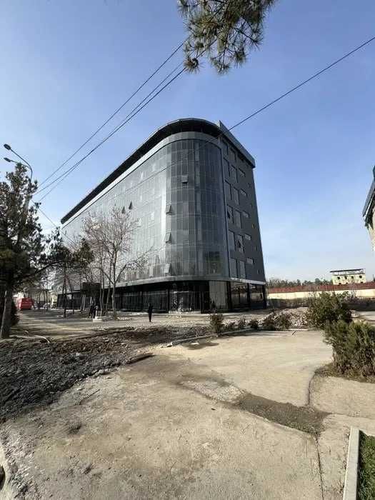 ЗДАНИЕ 9500 кв.м вдоль дороги. Можно частями. Под офис/учебный центр