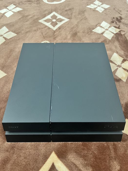 Продам PlayStation 4 Fat
