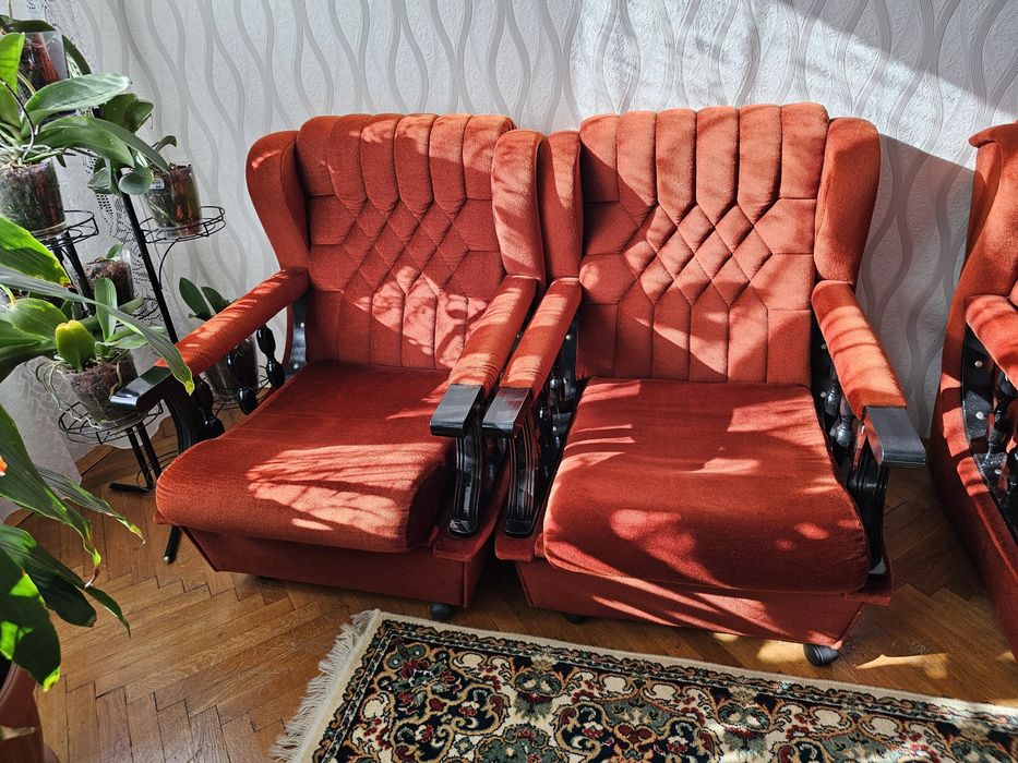 Продавам диван, фотьойл и табуретки комплект