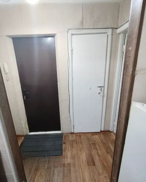 продам 1-ком. 35кв. 5мкр. 2-этаж