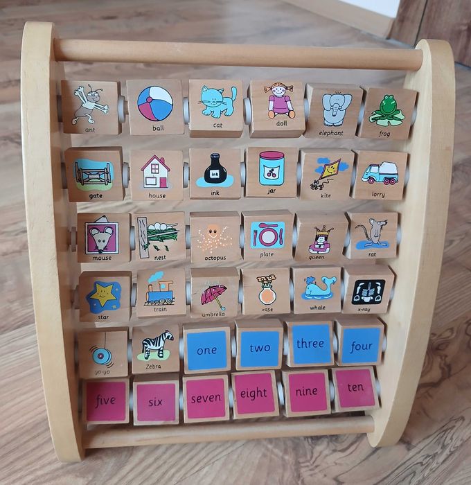 Лот от 2 дървени играчки
