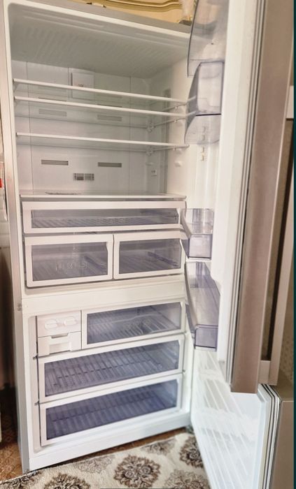 Продам двухкамерный холодильник BEKO