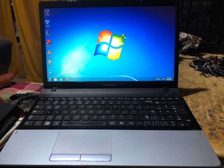 Samsung NP300E5C ( i3 )