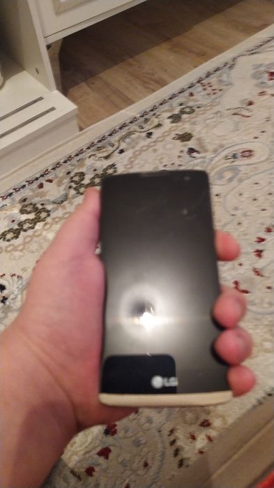 Продам телефон LG