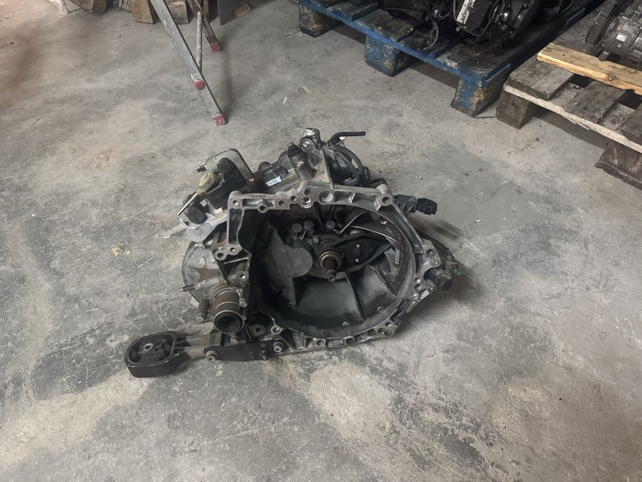 Скоростна кутия Пежо 208 опел корса ф 1.2 бензин corsa f 1,2 petrol