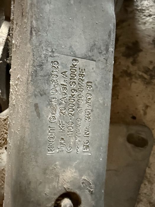 Protap cu frână inerțială KNOTT KF20 (2000 kg)