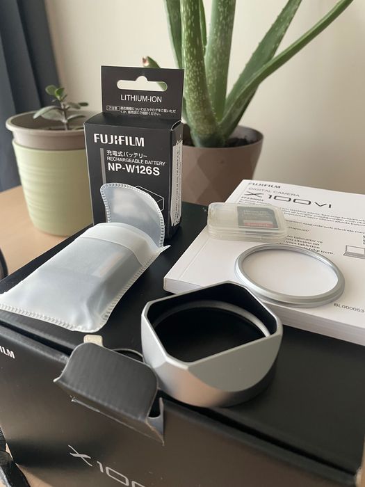 Fujifilm X100VI Сребрист, Като нов, Гаранция + Екстри