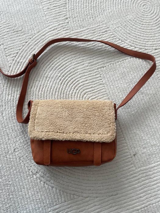 Geanta ugg pe stoc