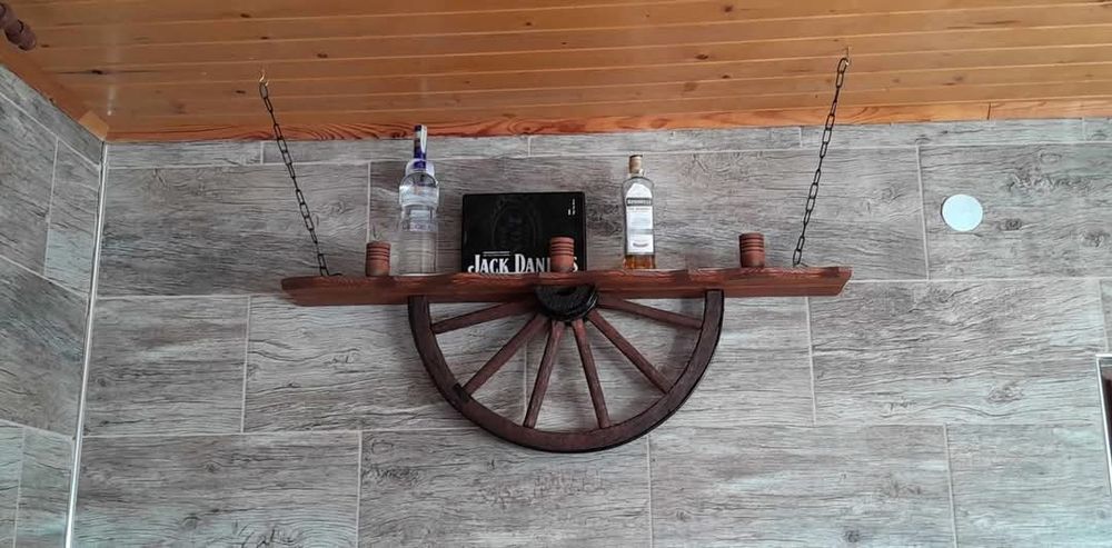 Рафт лампи с  колела от каруца с ръчно изработени дървени чашки