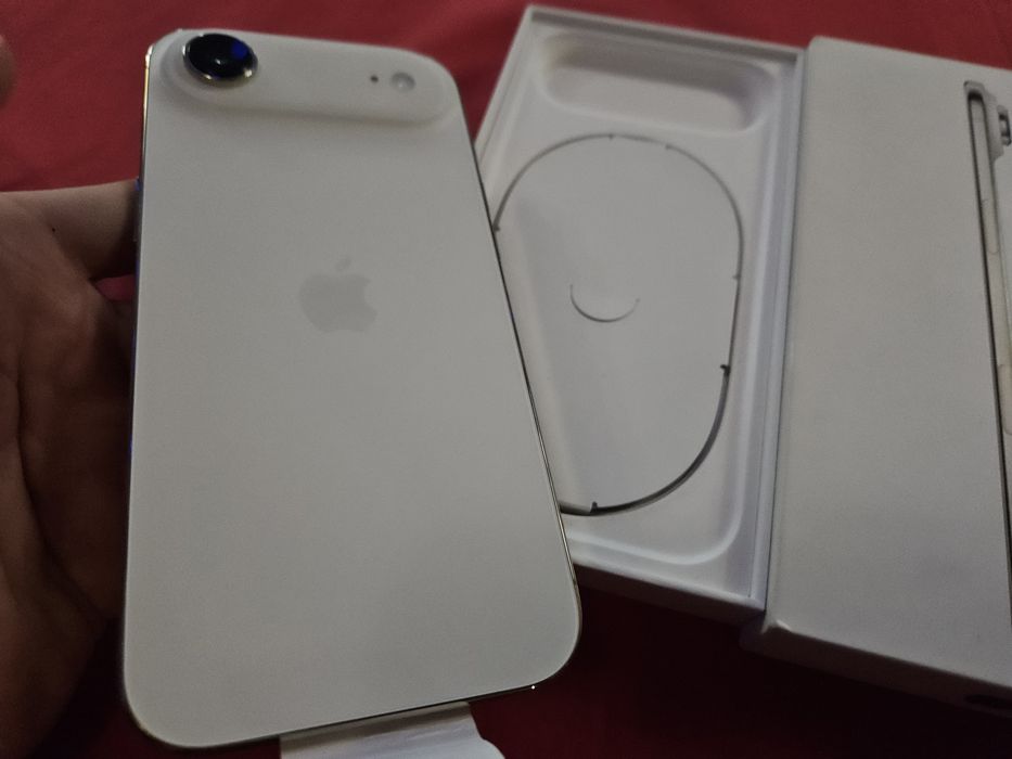 -Iphone 17Air Nou 256Gb 12Ram Neactivat Gold Bat: 100%-0 cicluri incarcare cutia completa-desigilata doar pentru poze si probe poze reale