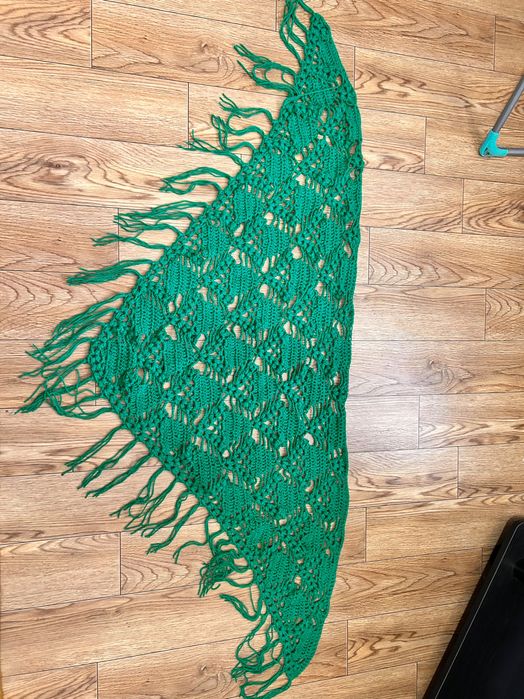 Продам 2 вязаных платка