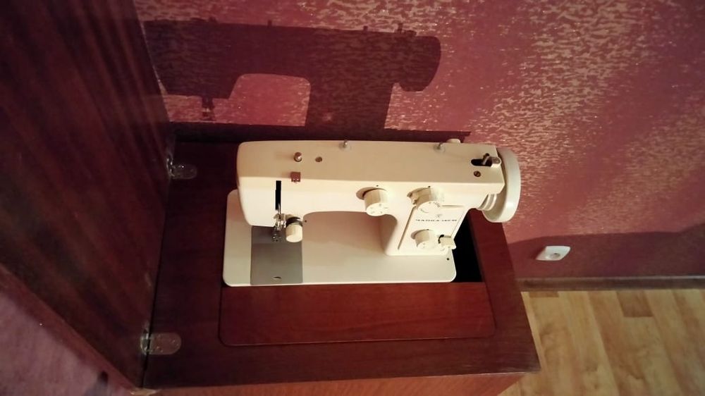 Продам швейную машинку